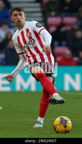 Sunderland lunedì 1 gennaio 2024. Dan Neil di Sunderland durante il match per lo Sky Bet Championship tra Sunderland e Preston North End allo Stadium of Light, Sunderland lunedì 1 gennaio 2024. (Foto: Michael driver | mi News) crediti: MI News & Sport /Alamy Live News Foto Stock