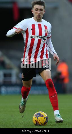 Sunderland lunedì 1 gennaio 2024. Dan Neil di Sunderland durante il match per lo Sky Bet Championship tra Sunderland e Preston North End allo Stadium of Light, Sunderland lunedì 1 gennaio 2024. (Foto: Michael driver | mi News) crediti: MI News & Sport /Alamy Live News Foto Stock