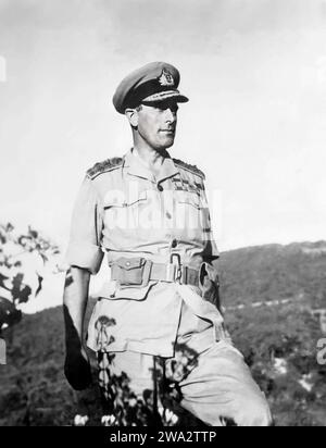 Lord Mountbatten (1900-1979). Ritratto di Albert Victor Nicholas Louis Francis Mountbatten, i conte Mountbatten di Birmania durante il suo tour del fronte Arakan in Birmania nel febbraio 1944 Foto Stock