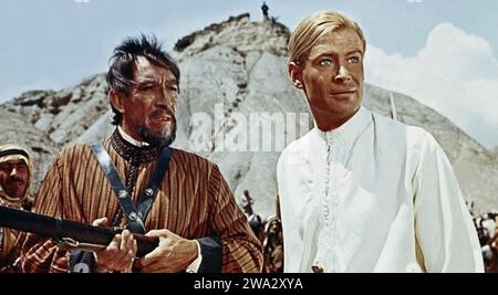 LAWRENCE D'ARABIA 1962 Columbia Pictures film con Peter o'Toole a destra e Anthony Quinn nel ruolo di Auda Abu Tayi Foto Stock