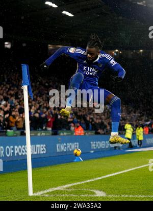 Stephy Mavididi di Leicester City celebra il quarto gol della sua squadra durante la partita del campionato Sky Bet al King Power Stadium di Leicester. Data immagine: Lunedì 1 gennaio 2024. Foto Stock