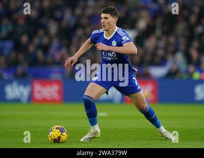 Cesare Casadei di Leicester City in azione durante la partita del campionato Sky Bet al King Power Stadium di Leicester. Data immagine: Lunedì 1 gennaio 2024. Foto Stock