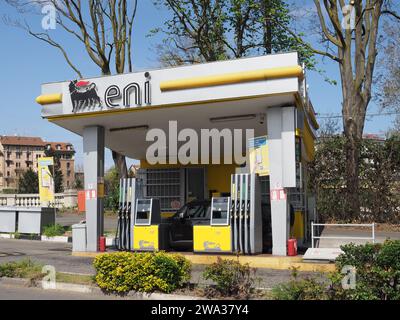 TORINO, ITALIA - APRILE 2023 CIRCA: Stazione di servizio Eni Foto Stock