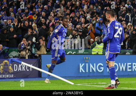 Stephy Mavididi di Leicester City celebra il suo obiettivo di raggiungere il 4-1 durante la partita del campionato Sky Bet Leicester City vs Huddersfield Town al King Power Stadium, Leicester, Regno Unito, 1° gennaio 2024 (foto di Gareth Evans/News Images) Foto Stock