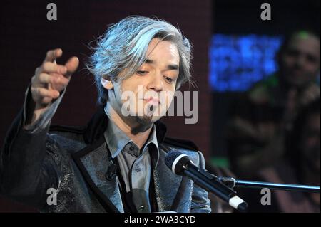 Milano Italia 2009-04-03: Morgan, Marco Castoldi, cantante italiano, durante lo spettacolo televisivo musicale “Scalo 76” Foto Stock