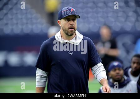 Houston, Texas, Stati Uniti. 31 dicembre 2023. Il quarterback degli Houston Texans Case Keenum (18) prima della partita tra gli Houston Texans e i Tennessee Titans all'NRG Stadium di Houston, Texas, il 31 dicembre 2023. (Immagine di credito: © Erik Williams/ZUMA Press Wire) SOLO USO EDITORIALE! Non per USO commerciale! Foto Stock