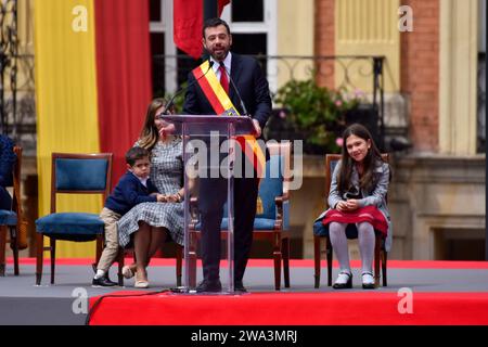 Bogotà, Colombia. 1 gennaio 2024. Il sindaco di Bogotà Carlos Fernando Galan viene giurato durante la sua cerimonia di inaugurazione a Bogotà, plaza de Bolivar in Colombia il 1° gennaio 2024. Foto di: Cristian Bayona/Long Visual Press Credit: Long Visual Press/Alamy Live News Foto Stock