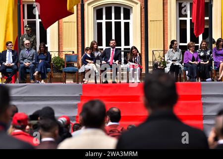 Bogotà, Colombia. 1 gennaio 2024. Il sindaco di Bogotà Carlos Fernando Galan viene giurato durante la sua cerimonia di inaugurazione a Bogotà, plaza de Bolivar in Colombia il 1° gennaio 2024. Foto di: Cristian Bayona/Long Visual Press Credit: Long Visual Press/Alamy Live News Foto Stock