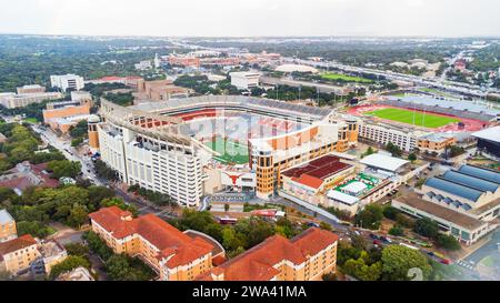 Austin, Texas - 27 ottobre 2023: Darrell K Royal Texas Memorial Stadium presso l'Università del Texas ad Austin Foto Stock