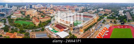 Austin, Texas - 27 ottobre 2023: Darrell K Royal Texas Memorial Stadium presso l'Università del Texas ad Austin Foto Stock