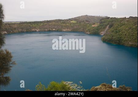 Blue Lake situato vicino al Monte Gambier nella regione della costa calcarea dell'Australia meridionale Foto Stock