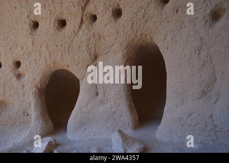 Le Puye Cliff Dwellings sono le rovine di una tribù pueblo abbandonata, nella riserva di Santa Clara Pueblo vicino a Española, nuovo Messico. Foto Stock