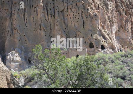 Le Puye Cliff Dwellings sono le rovine di un pueblo abbandonato, sulla riserva di Santa Clara Pueblo vicino a Española, nuovo Messico. Foto Stock