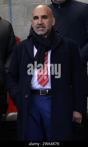 Il proprietario dello Swindon Town Football Club Clem Morfuni assiste alla sua squadra durante la partita EFL League Two tra Crawley Town e Swindon Town al Broadfield Stadium il 1 gennaio 2024 Foto Stock