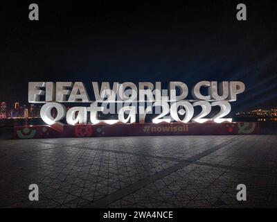 Poster della Coppa del mondo FIFA Qatar 2022 su Corniche, Doha Foto Stock