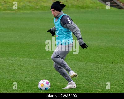 Florian Neuhaus (Borussia Moenchengladbach, n. 10) ad Aktion. Borussia Moenchengladbach, Fussball, 1. Bundesliga, Training, Saison 2023/2024, 02.01.2024 foto: Eibner-Pressefoto/Thomas Haesler Foto Stock