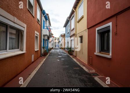 La Pointe Courte, un quartiere di pescatori operaio situato tra il Canal Royal e la laguna di Étang de Thau. Sète, Francia Foto Stock