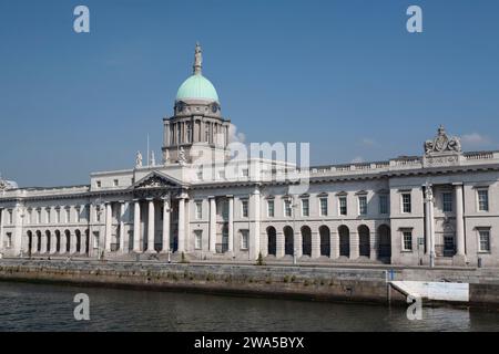 Irlanda, la Custom House, situata sulla riva nord del fiume Liffey, Dublino, Foto Stock