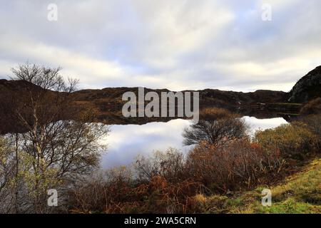 Vista su Loch Dubhaird Mor o Loch Duart, Highlands scozzesi, Regno Unito Foto Stock