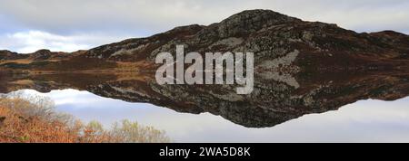 Vista su Loch Dubhaird Mor o Loch Duart, Highlands scozzesi, Regno Unito Foto Stock