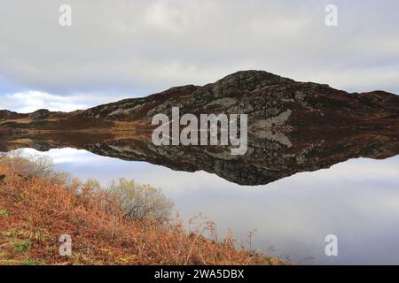 Vista su Loch Dubhaird Mor o Loch Duart, Highlands scozzesi, Regno Unito Foto Stock