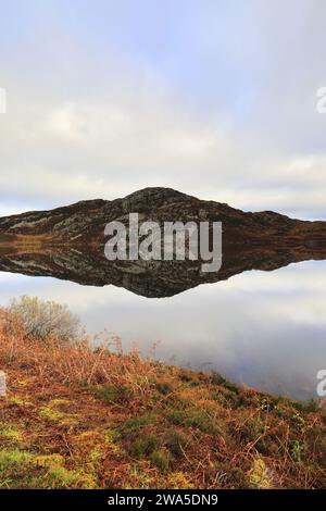 Vista su Loch Dubhaird Mor o Loch Duart, Highlands scozzesi, Regno Unito Foto Stock