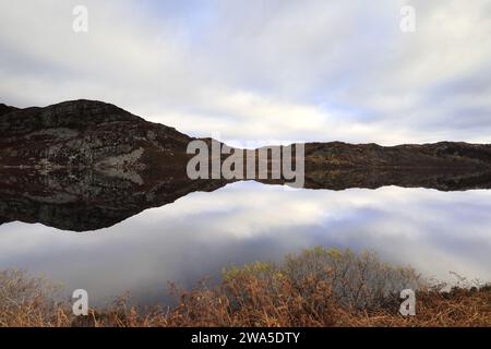 Vista su Loch Dubhaird Mor o Loch Duart, Highlands scozzesi, Regno Unito Foto Stock