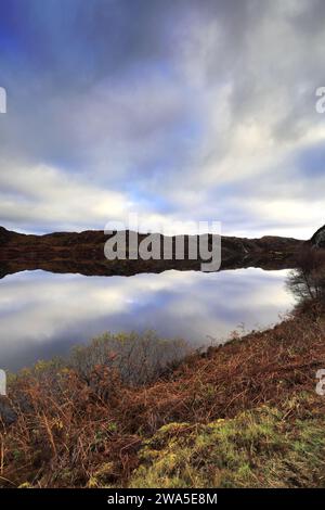 Vista su Loch Dubhaird Mor o Loch Duart, Highlands scozzesi, Regno Unito Foto Stock