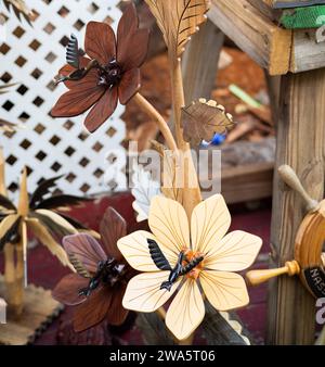 Artigianato di legno di strada venduto sull'isola di New Providence, Bahamas. Foto Stock