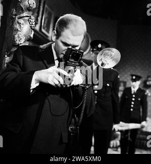 Wartezimmer zum Jenseits, Kriminalfilm nach dem Roman "Mission to Siena" von James Hadley Chase, Deutschland 1964, Regie: Alfred Vohrer, Szenfoto Polizeifotograf Foto Stock