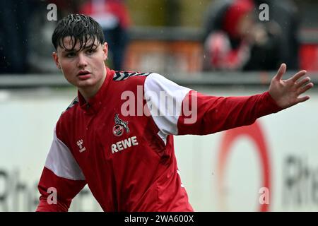 Colonia, Germania. 2 gennaio 2023. Calcio: Bundesliga, calcio d'inizio dell'allenamento 1. FC Köln al Geißbockheim. Jaka Cuber Potocnik in azione durante l'addestramento. Credito: Federico Gambarini/dpa/Alamy Live News Foto Stock