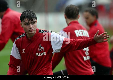 Colonia, Germania. 2 gennaio 2023. Calcio: Bundesliga, calcio d'inizio dell'allenamento 1. FC Köln al Geißbockheim. Jaka Cuber Potocnik in azione durante l'addestramento. Credito: Federico Gambarini/dpa/Alamy Live News Foto Stock