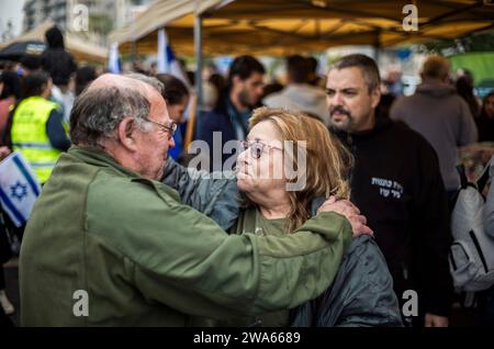 Kiryat Gat, Israele. 2 gennaio 2024. Residenza di Nir Oz arrivo presso la sede temporanea della città sud di Kiryat Gat. Crediti: Ilia Yefimovich/dpa/Alamy Live News Foto Stock