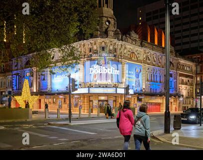 Teatro Shaftsbury, Shaftsbury Avenue, Mrs Doubtfire Production, Soho, scena notturna, centro di Londra, Regno Unito Foto Stock