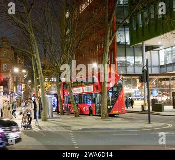 Shaftsbury Avenue, Soho, scena notturna, centro di Londra, Regno Unito Foto Stock