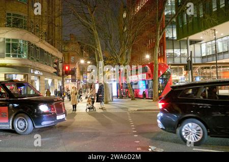 Shaftsbury Avenue, Soho, scena notturna, centro di Londra, Regno Unito Foto Stock