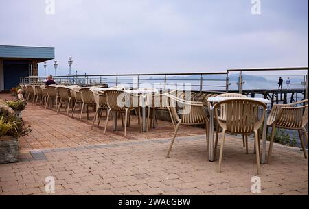 In una mattinata di settembre, l'area pranzo esterna del Duck Bay Hotel. Loch Lomond. Scozia Foto Stock