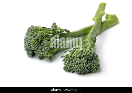 Primi piani di broccolini verdi freschi isolati su sfondo bianco Foto Stock