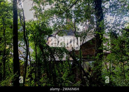 IL CROOKED HOUSE PUB, LA MATTINA DOPO L'INCENDIO Foto Stock