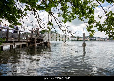 Gmunden , Austria - 17 giugno 2023: Vista della città di Gmunden dal Lago Traunsee Foto Stock