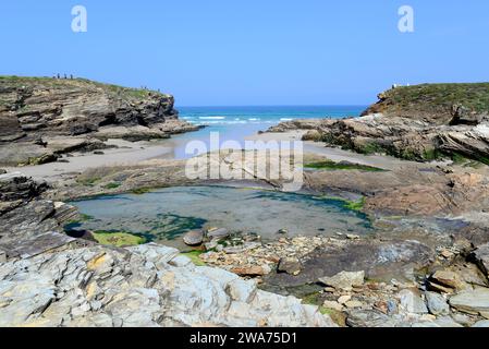 Praia de Esteiro (spiaggia di Esteiro), bassa marea. Ribadeo, provincia di Lugo, Galizia, Spagna. Foto Stock