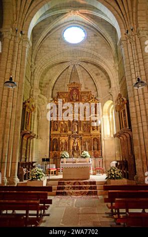 Monastero di Santo Estevo de Ribas de Sil (romanico e rinascimentale). Pala d'altare della chiesa. Nogueira de Ramuin, provincia di Ourense, Galizia, Spagna. Foto Stock