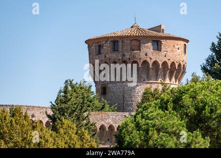 Torre della fortezza medicea nella città toscana di Volterra, Italia Foto Stock