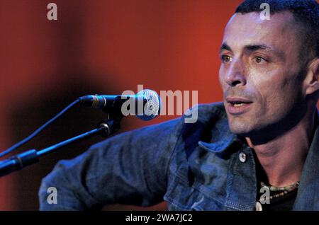 Milano Italia 2004-05-30 : Alex Britti, cantante italiano, durante il Cornetto Algida Free Music Festival Foto Stock