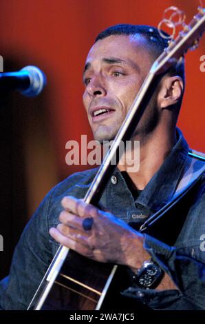 Milano Italia 2004-05-30 : Alex Britti, cantante italiano, durante il Cornetto Algida Free Music Festival Foto Stock