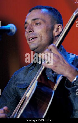 Milano Italia 2004-05-30 : Alex Britti, cantante italiano, durante il Cornetto Algida Free Music Festival Foto Stock