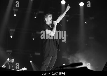 Il cantante Rayden si esibisce durante il concerto al WiZink Center di Madrid. 2 dicembre 2023 Spagna featuring: Rayden Where: Madrid, Spain When: 02 Dic 2023 Credit: Oscar Gonzalez/WENN Foto Stock