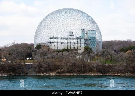 Il Biosphere Environment Museum dall'isola di Notre-Dame a Montreal, Quebec, Canada Foto Stock