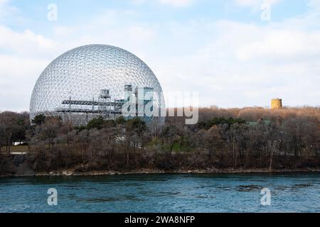 Il Biosphere Environment Museum dall'isola di Notre-Dame a Montreal, Quebec, Canada Foto Stock