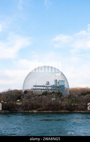 Il Biosphere Environment Museum dall'isola di Notre-Dame a Montreal, Quebec, Canada Foto Stock